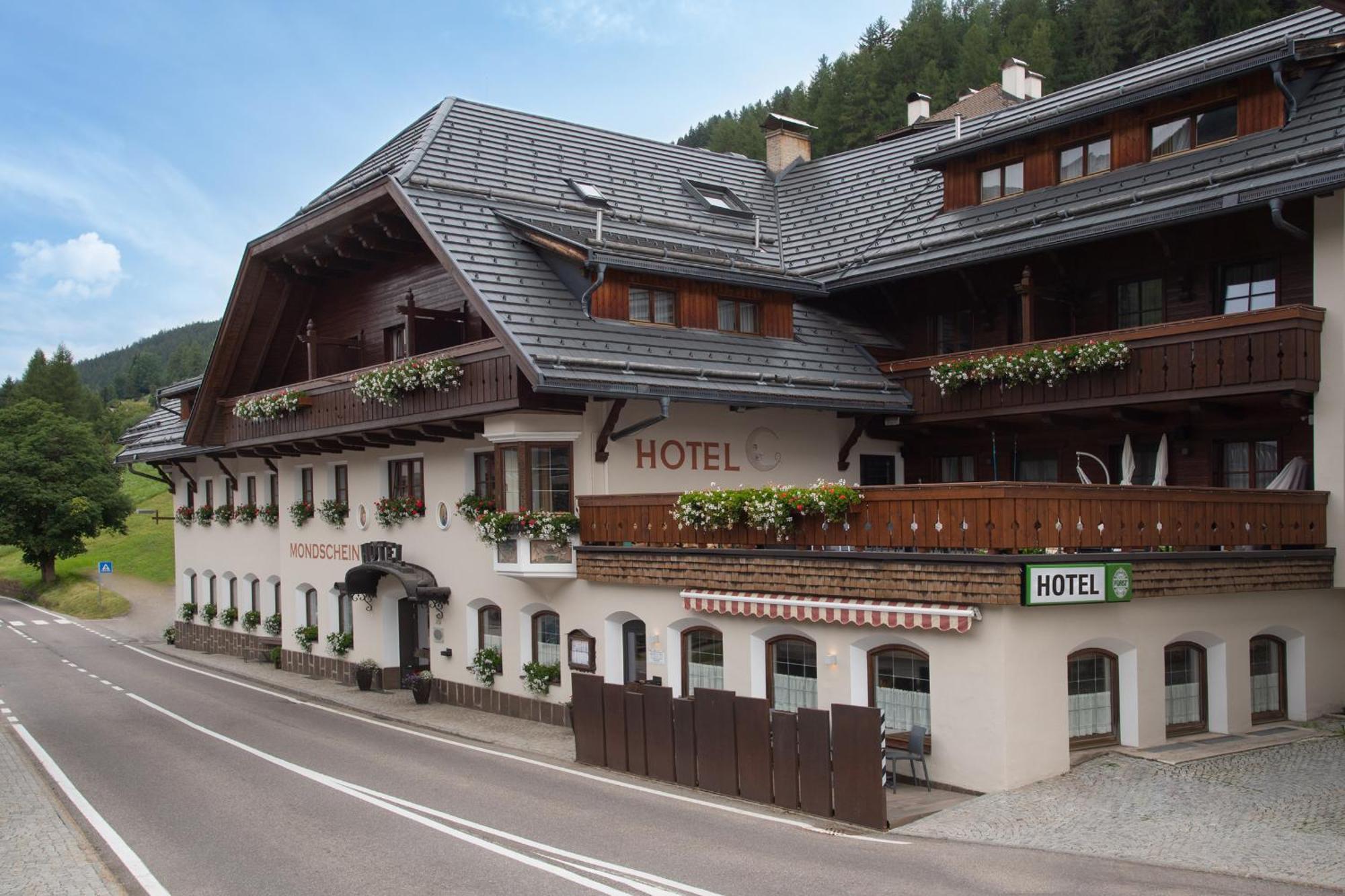 Hotel Mondschein Sexten Esterno foto