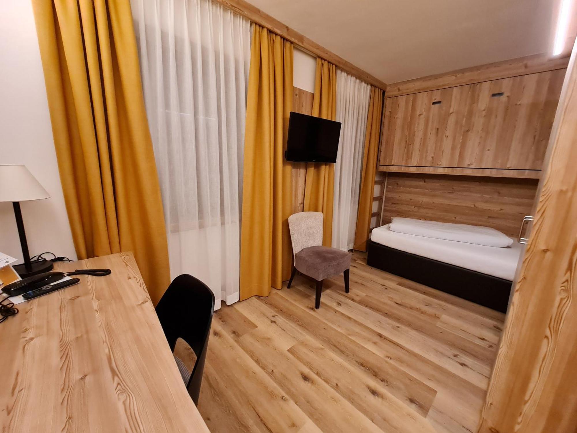 Hotel Mondschein Sexten Esterno foto