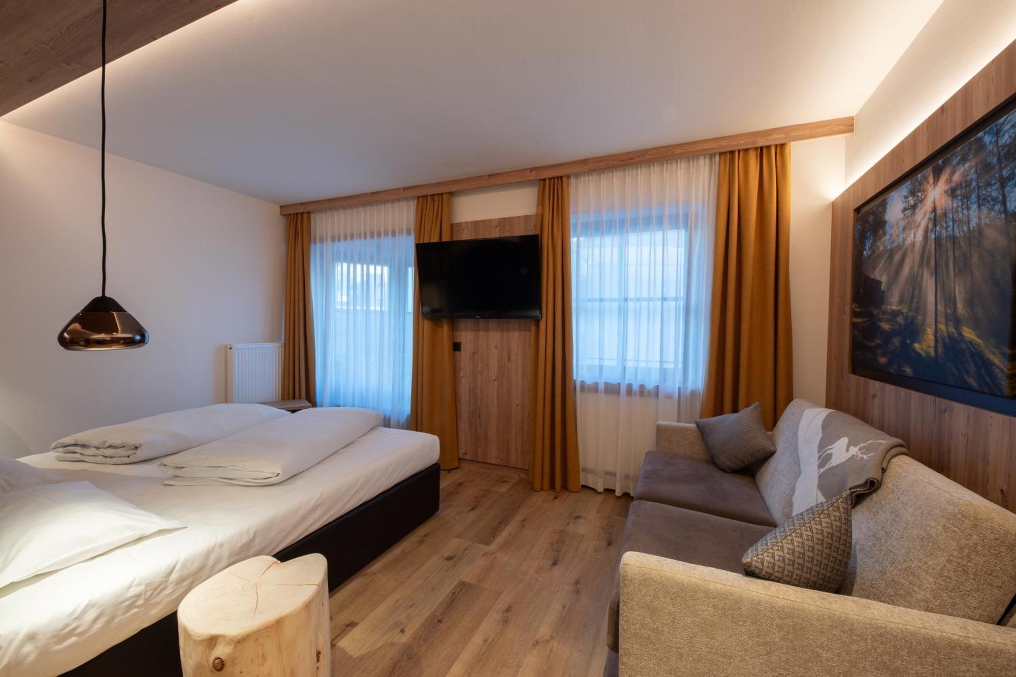Hotel Mondschein Sexten Esterno foto