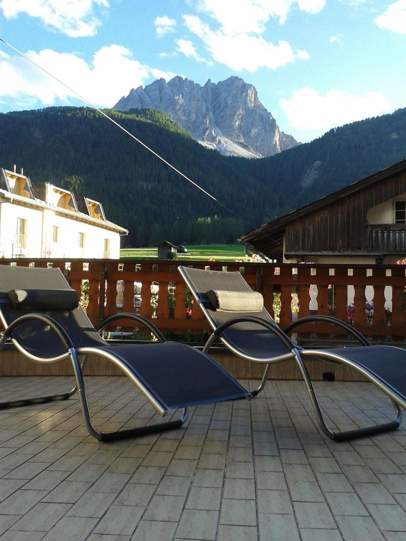 Hotel Mondschein Sexten Esterno foto