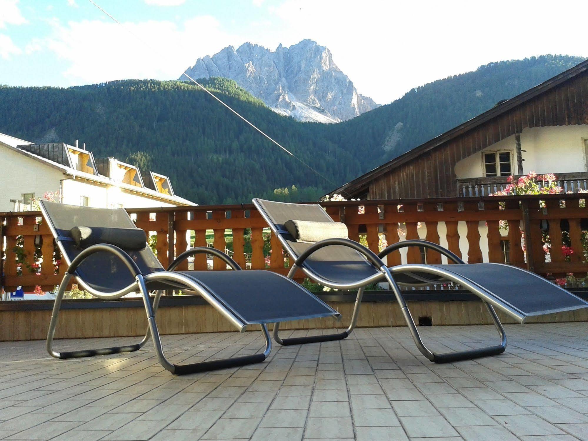Hotel Mondschein Sexten Esterno foto