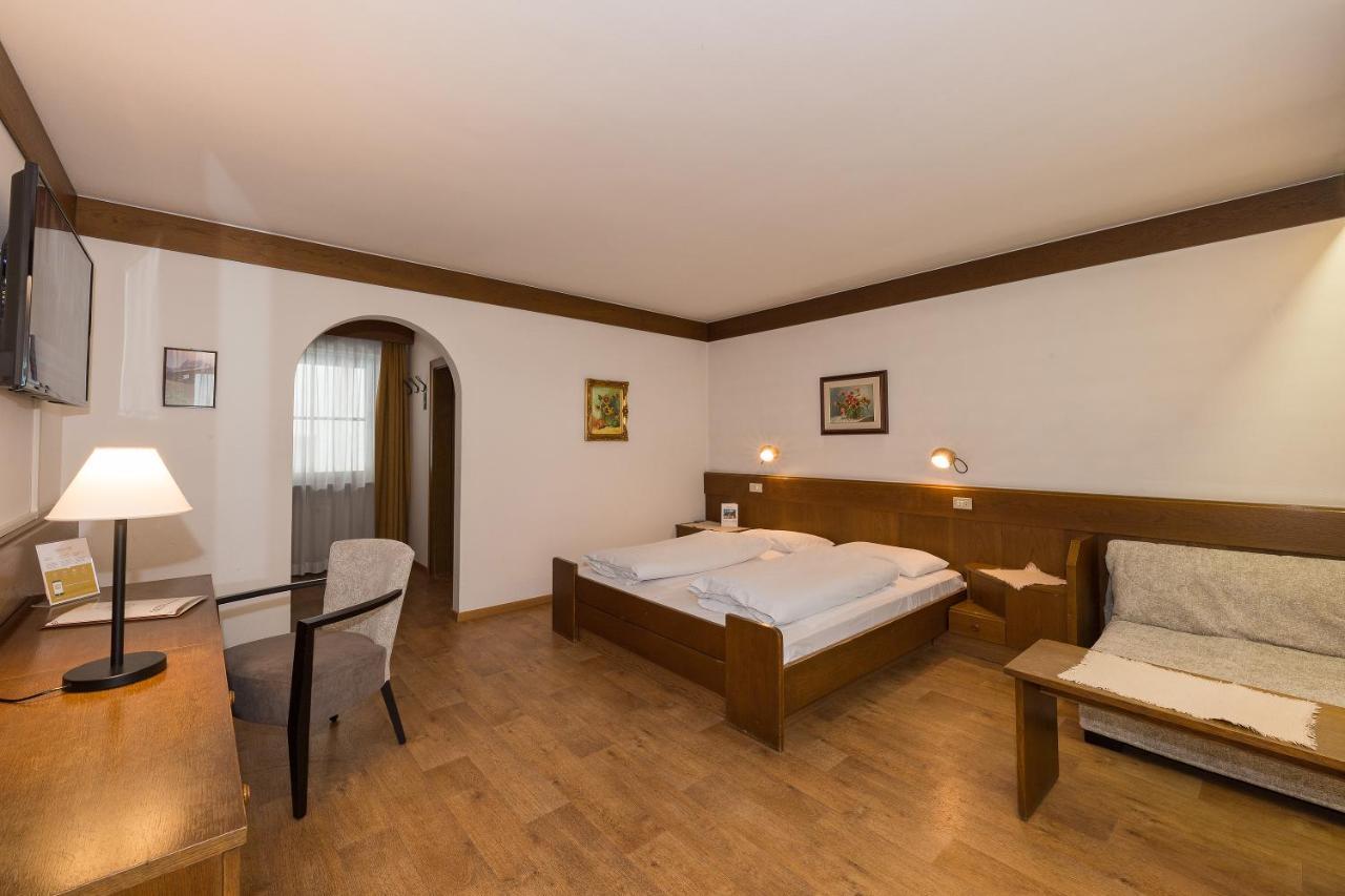 Hotel Mondschein Sexten Esterno foto