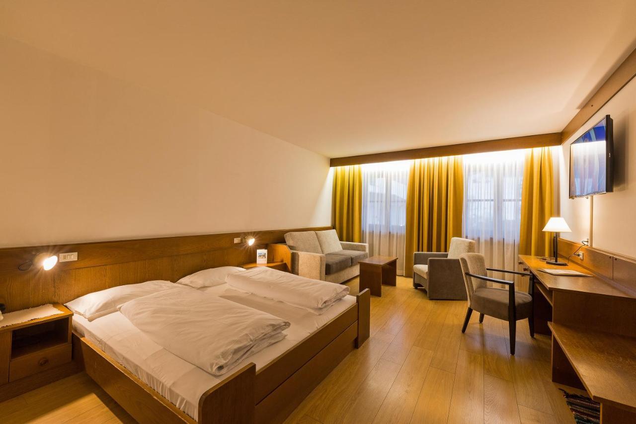 Hotel Mondschein Sexten Esterno foto