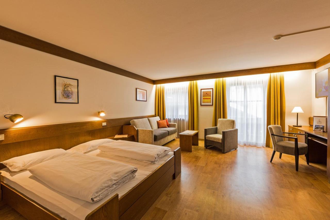 Hotel Mondschein Sexten Esterno foto