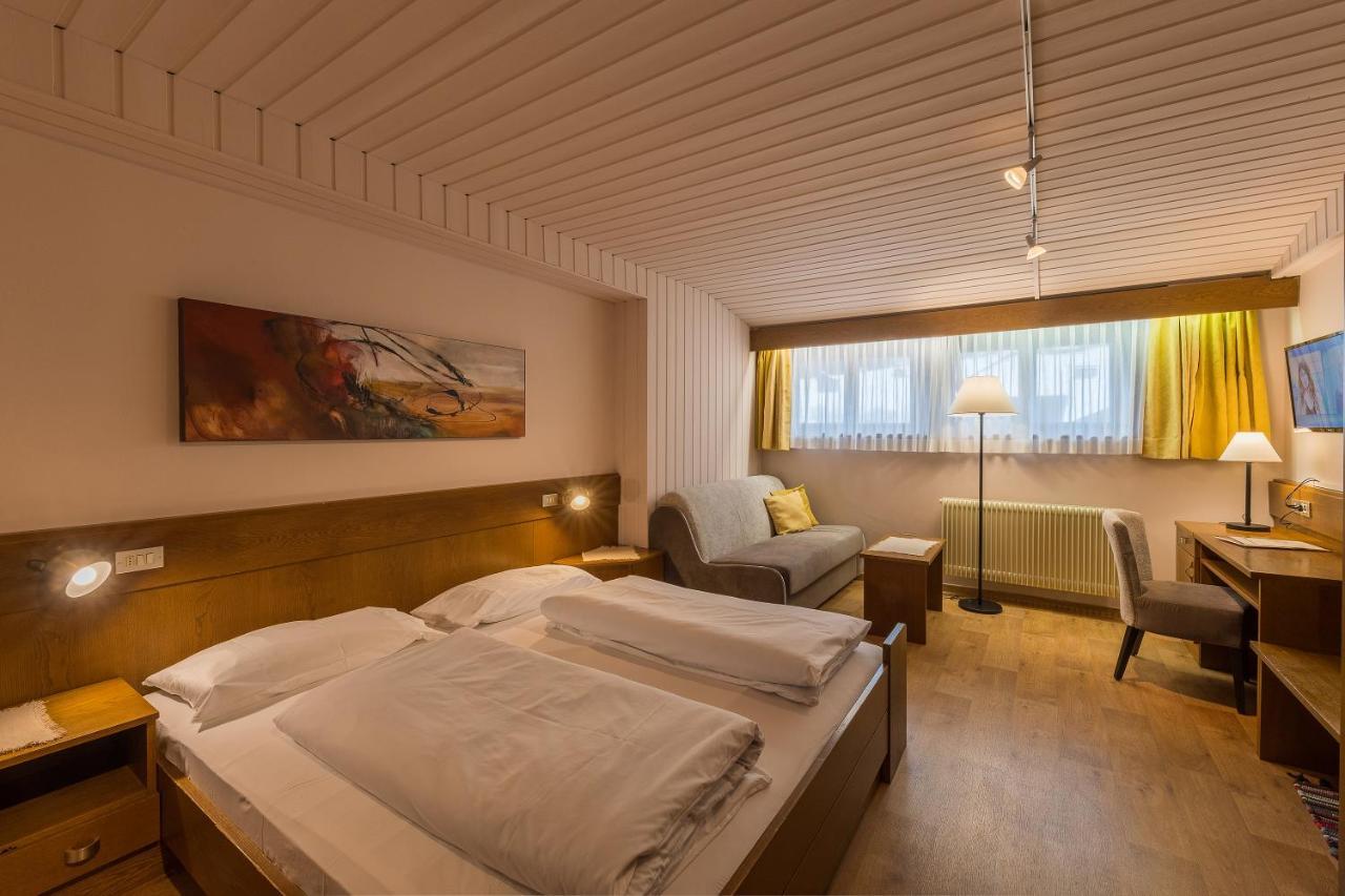 Hotel Mondschein Sexten Esterno foto